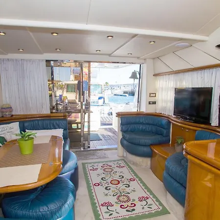 Lanzarote Yacht *