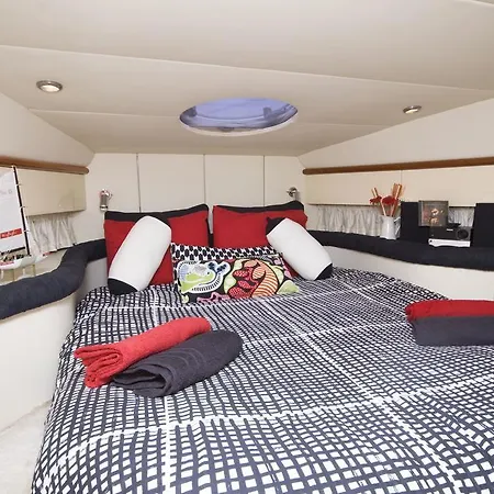 Lanzarote Yacht Bateau-hôtel *